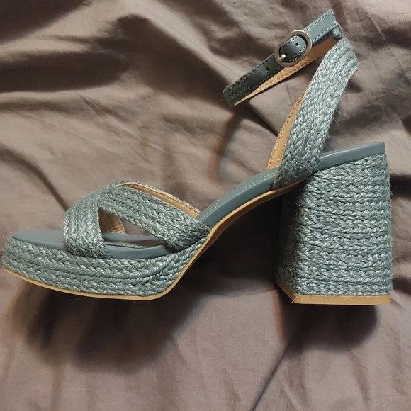 Crown Vintage Dylann Heels - Picture 3 of 3